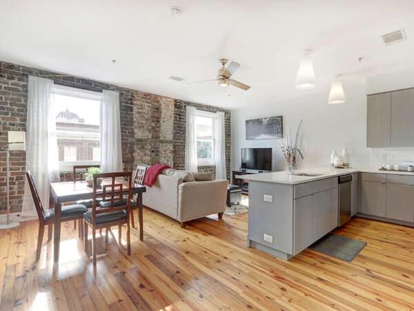 Above Broughton St 3002 - main image