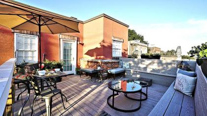 Sprawling Penthouse with Rooftop Deck Blocks from the River