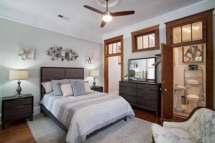 101 E Waldburg   Cozy Cottage just off of Forsyth Park Savannah