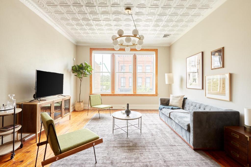 Sonder — Congress Apartments - main image