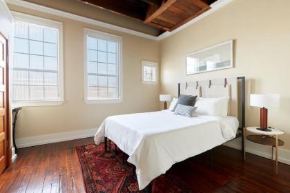 Sonder — Congress Apartments - image 4