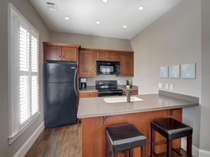 Southern Elegance Carriage House - image 10