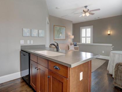 Southern Elegance Carriage House - image 11