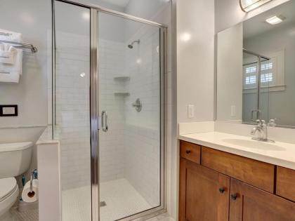 Southern Elegance Carriage House - image 16
