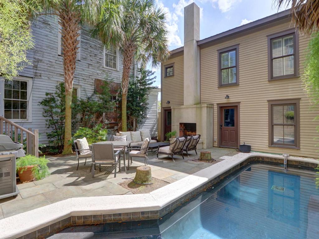 Southern Elegance Carriage House - image 4