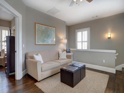 Southern Elegance Carriage House - image 8