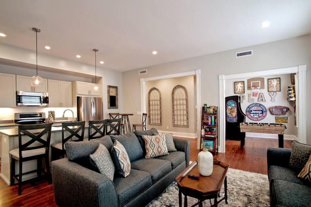 Newly Renovated 4 bed 3 bath and 2 Parking Spots - main image