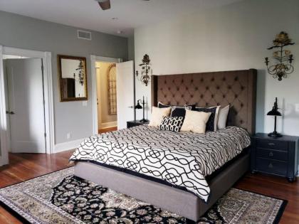 Newly Renovated 4 bed 3 bath and 2 Parking Spots - image 15