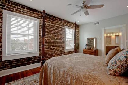 Newly Renovated 4 bed 3 bath and 2 Parking Spots - image 16