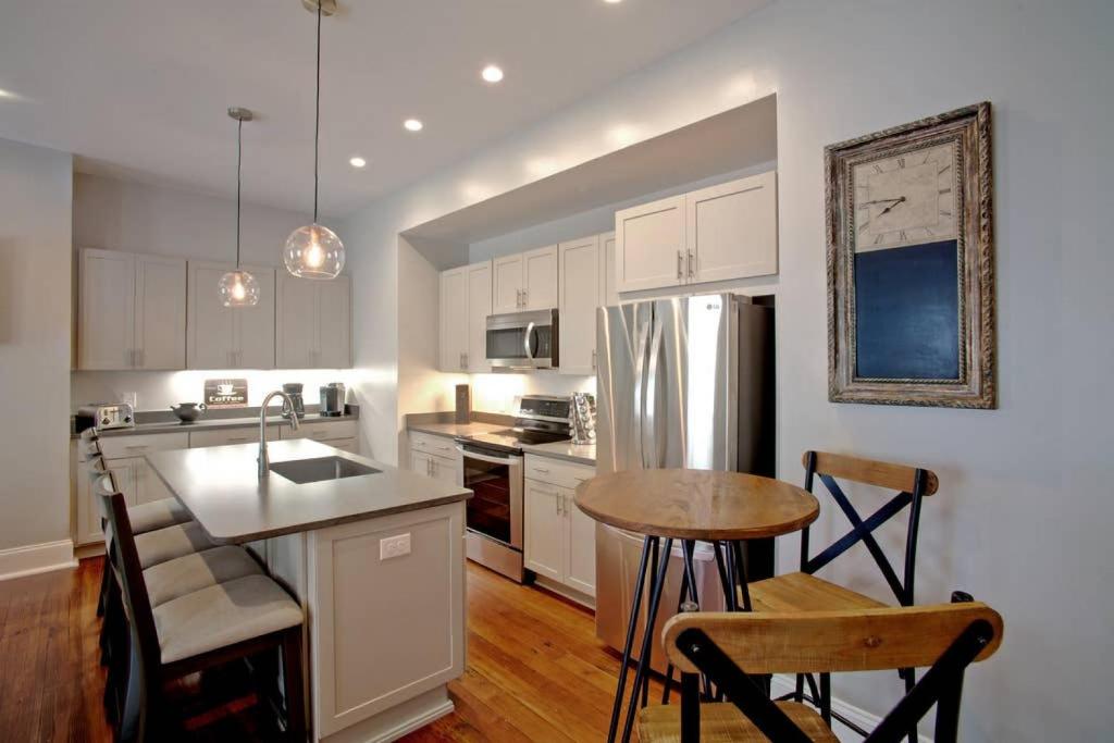 Newly Renovated 4 bed 3 bath and 2 Parking Spots - image 4