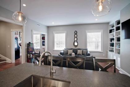Newly Renovated 4 bed 3 bath and 2 Parking Spots - image 6
