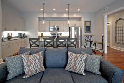 Newly Renovated 4 bed 3 bath and 2 Parking Spots - image 7