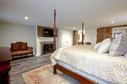 Restored Historic Home 5 bedroom 5 bath with 9 beds - image 8