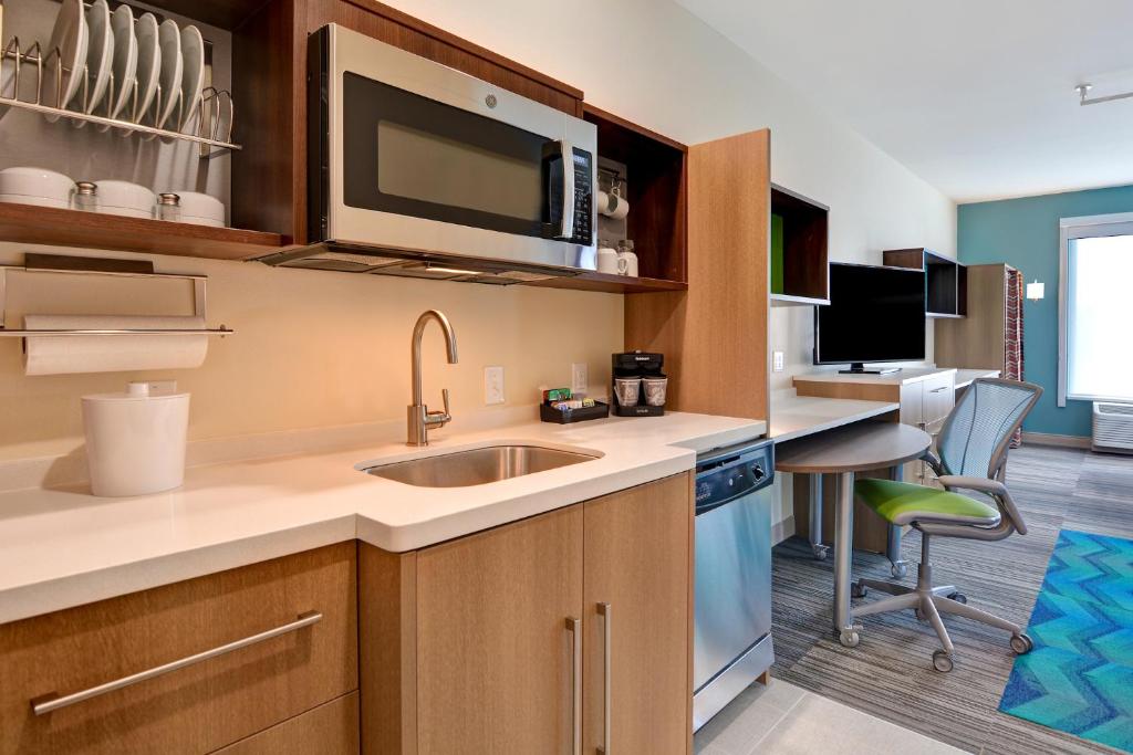 Home2 Suites By Hilton Savannah Midtown Ga - image 5