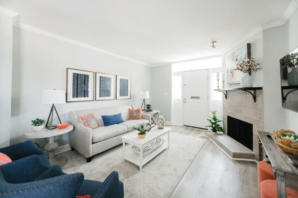 Lynwood Collection on Forsyth 14A by Lucky Savannah - main image