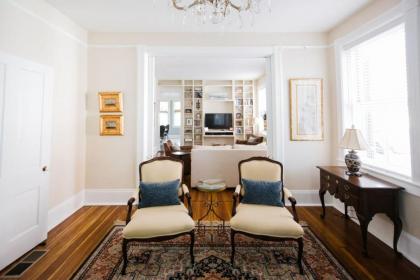 Luxurious Townhome on Lincoln & York by Lucky Savannah - image 12