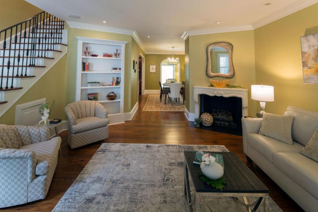 Villa on Broughton Main by Lucky Savannah - image 7