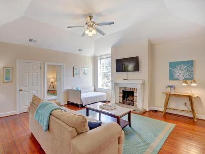 Heated Pool Access Flex Cancelation Spacious Apartment in Downtown Savannah Savannah