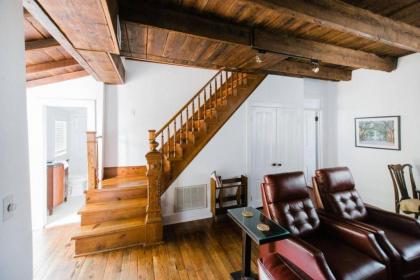 George Jones Cottage by Lucky Savannah - image 16