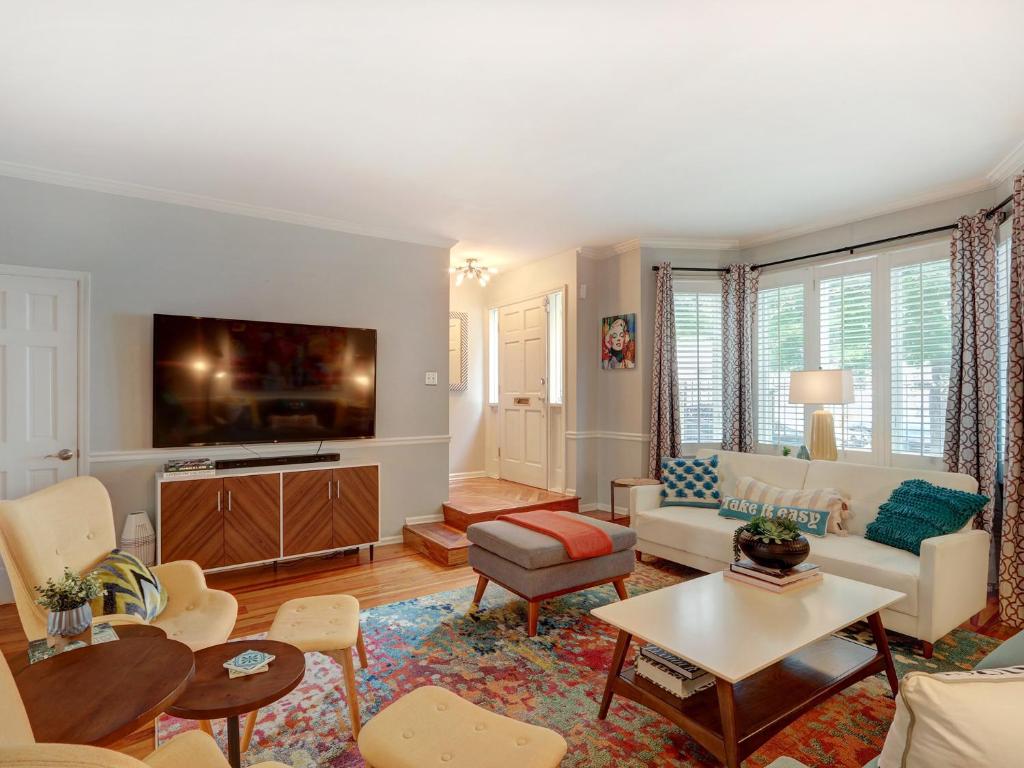 Brand New Vacation Home! Luxurious & Fun Roof top deck private parking! - main image