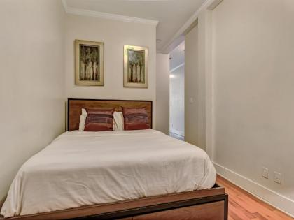 Brand New Listing! Heated Pool Access Walk Everywhere in Historic Savannah - image 10