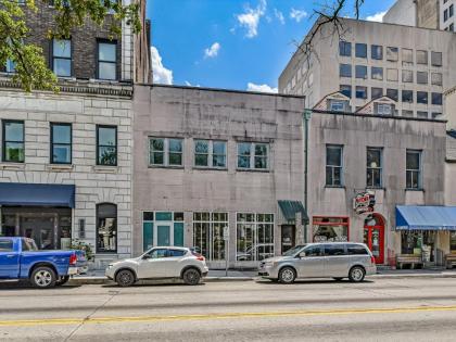 Brand New Listing! Heated Pool Access Walk Everywhere in Historic Savannah - image 13
