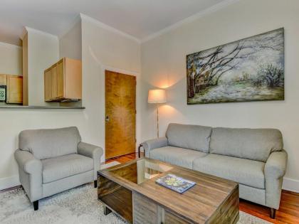 Brand New Listing! Heated Pool Access Walk Everywhere in Historic Savannah - image 4