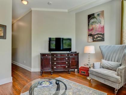 Brand New Listing! Heated Pool Access Walk Everywhere in Historic Savannah - image 2