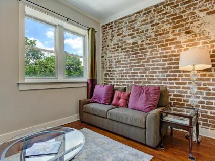 Brand New Listing! Heated Pool Access Walk Everywhere in Historic Savannah - image 8