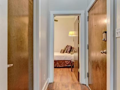 Brand New Listing! Heated Pool Access Walk Everywhere in Historic Savannah - image 9