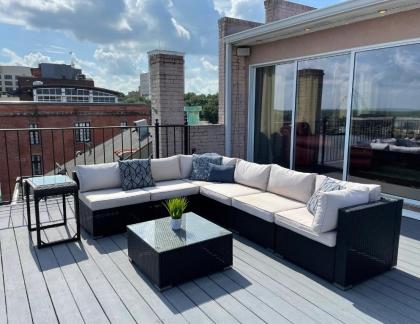 Brand New Listing! Private Roof Top Deck With Views of the Savannah River - image 14
