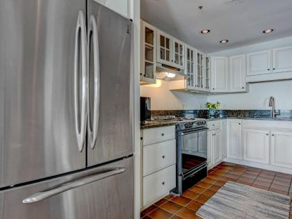 Brand New Listing! Private Roof Top Deck With Views of the Savannah River - image 5