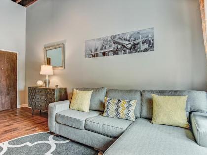 New Listing- Stay Social on Congress Street! Steps from all the Fun of Downtown Savannah - image 4