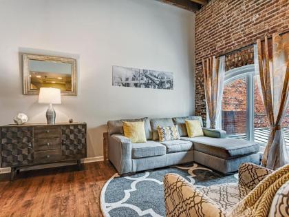 New Listing- Stay Social on Congress Street! Steps from all the Fun of Downtown Savannah - image 5