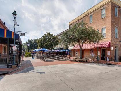 Brand New Listing! Heated Pool Access Walk Everywhere in Historic Savannah - image 17