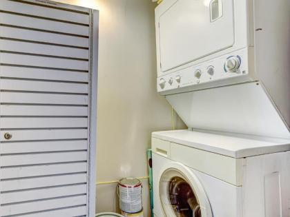 Brand New Listing! Heated Pool Access Walk Everywhere in Historic Savannah - image 15