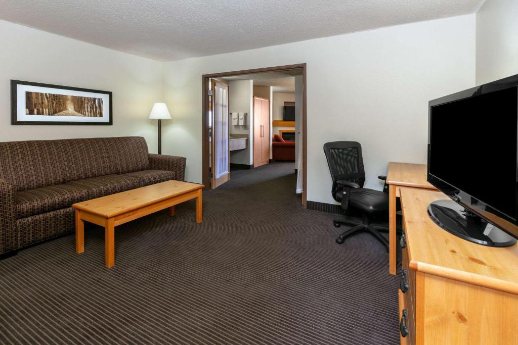 AmericInn by Wyndham Sayre - image 3
