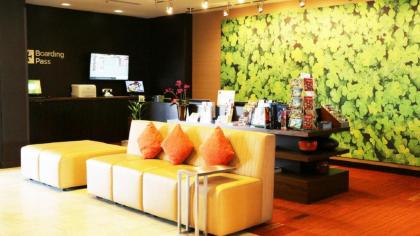 Courtyard by Marriott Portland Airport - image 10