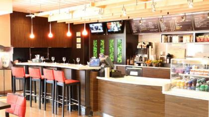 Courtyard by Marriott Portland Airport - image 14