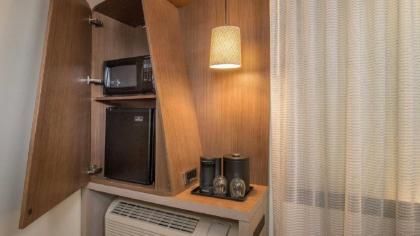 Courtyard by Marriott Portland Airport - image 3