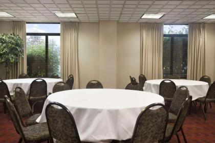 Wingate by Wyndham Schaumburg/Convention Center - image 12