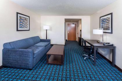 Wingate by Wyndham Schaumburg/Convention Center - image 13