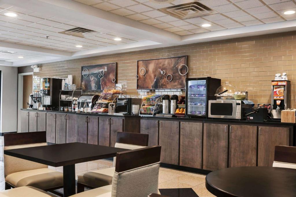 Wingate by Wyndham Schaumburg/Convention Center - image 2