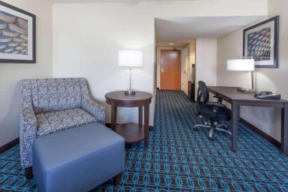 Wingate by Wyndham Schaumburg/Convention Center - image 8