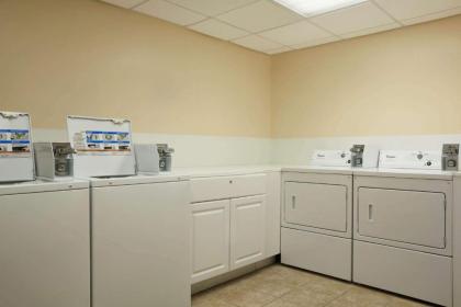 Wingate by Wyndham Schaumburg/Convention Center - image 9