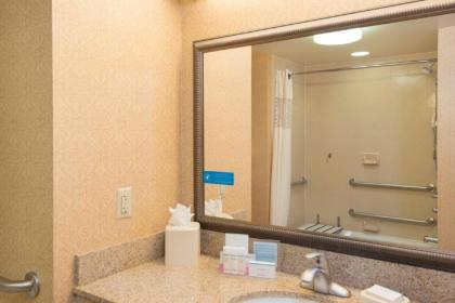 Hampton Inn Schenectady - image 12