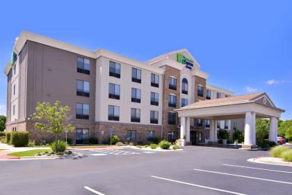 Holiday Inn Express  Suites Selma an IHG Hotel