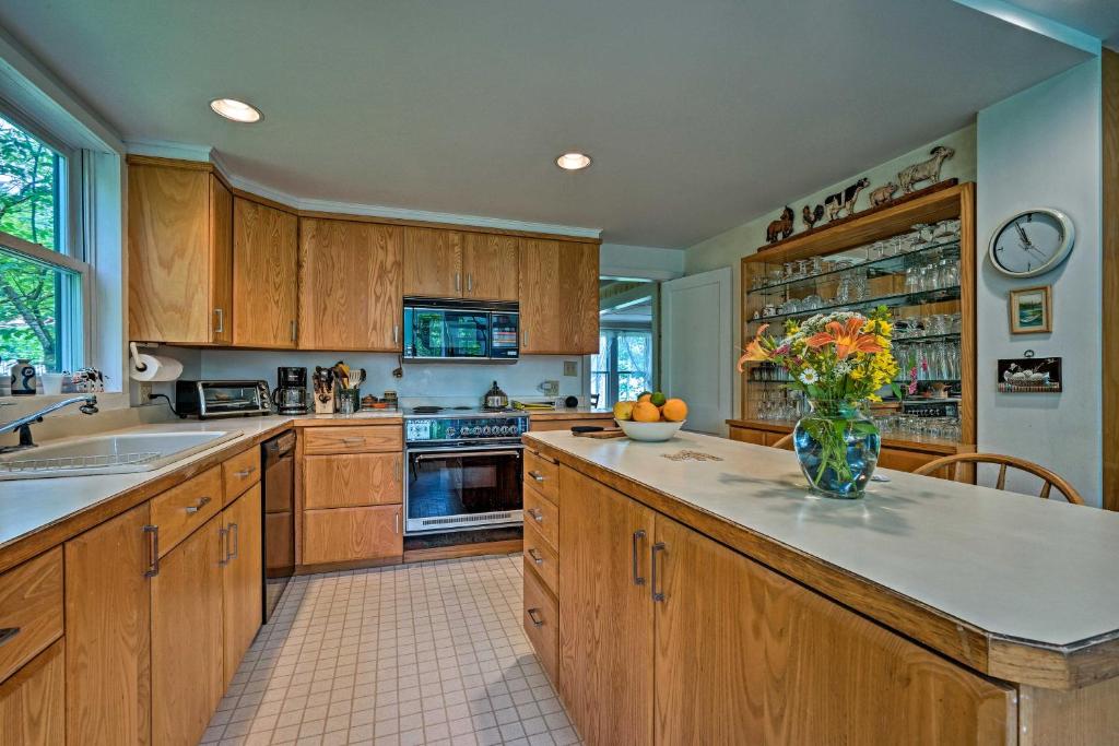 Waterfront Schroon Lake Home with Boat Dock! - image 5