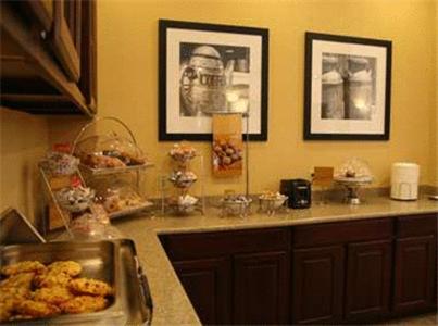 Hampton Inn & Suites Scottsbluff - image 5