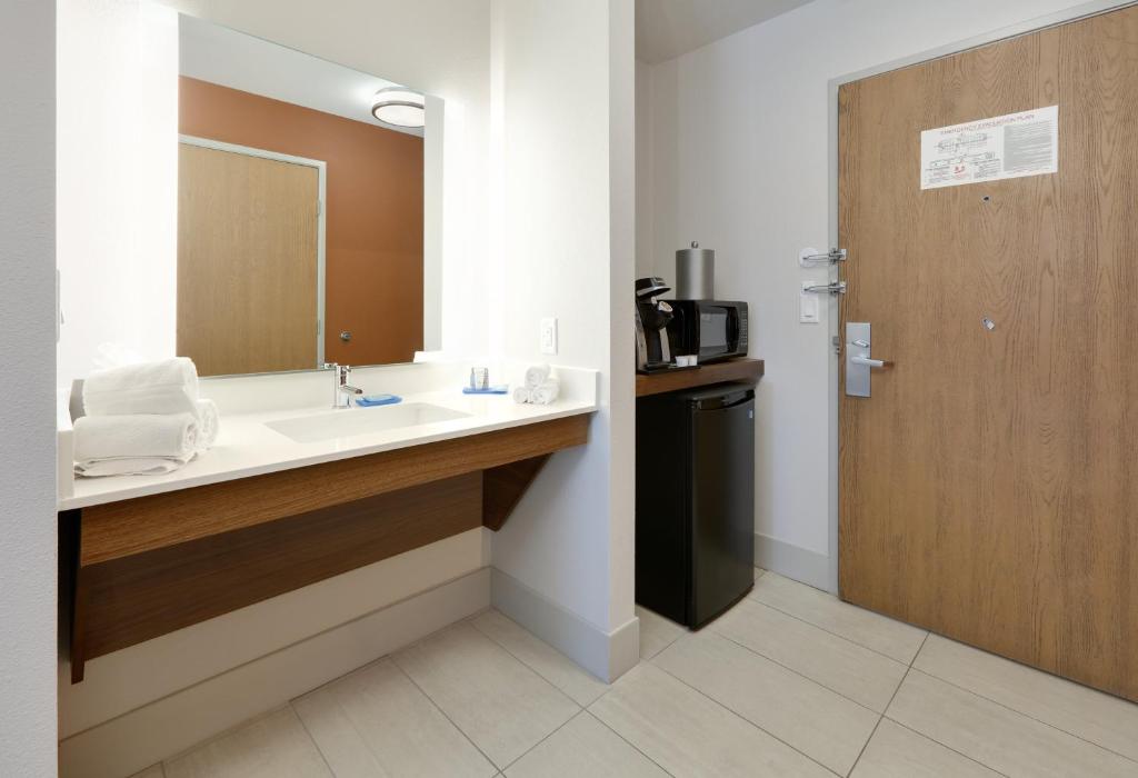 Holiday Inn Express Scottsbluff - Gering an IHG Hotel - image 2